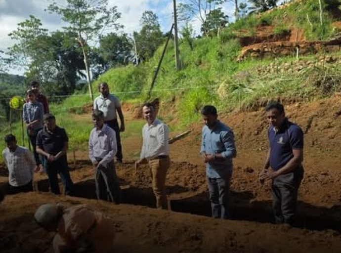 தெனியாயவில் நிருமாணிப்பதற்குத் திட்டமிடப்பட்டுள்ள தோட்டத் தொழிலாளர்களின் 25 வீடுகளுக்கான அடிக்கல் நாட்டப்பட்டது